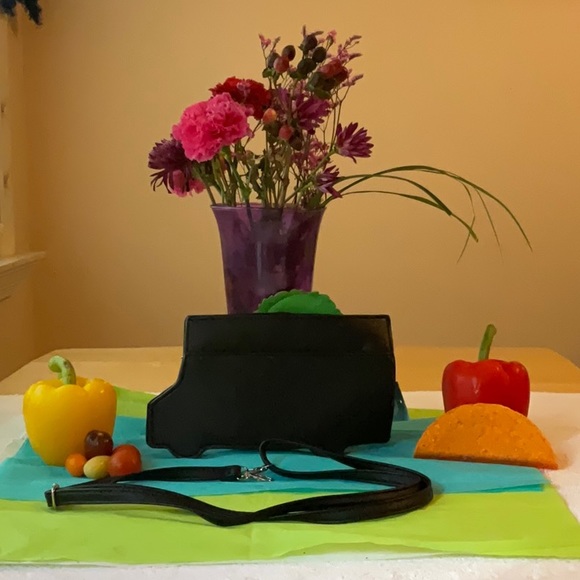 🌮 TACO TRUCK CROSSBODY BAG 🌮 - Picture 15 of 16